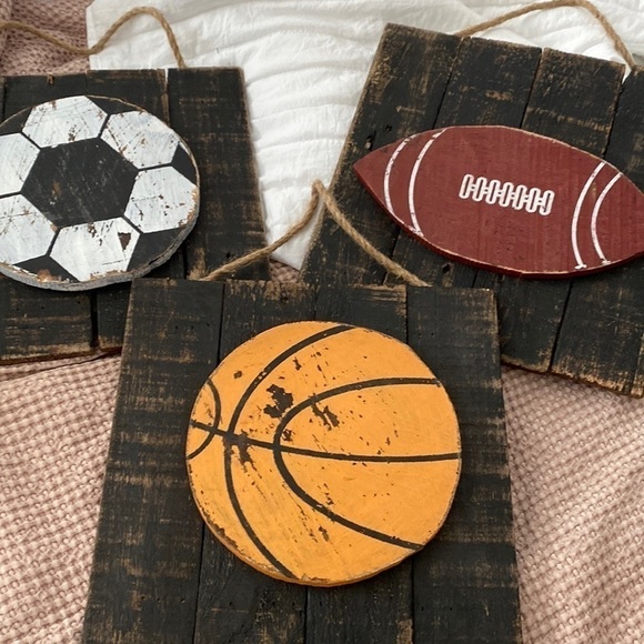 COPY - 𝅺KIRKLAND’S sports wall decor - Picture 1 of 5